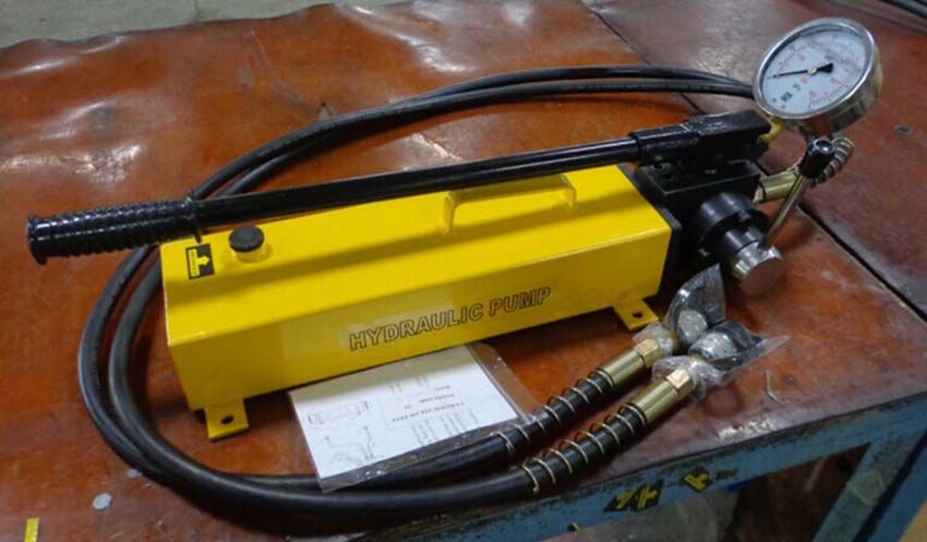 Bơm tay thủy lực 1 chiều 2 lít dầu TLP HHB-700E