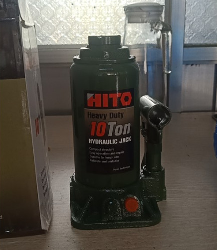 Con đội thuỷ lực 10 tấn HITO G1002