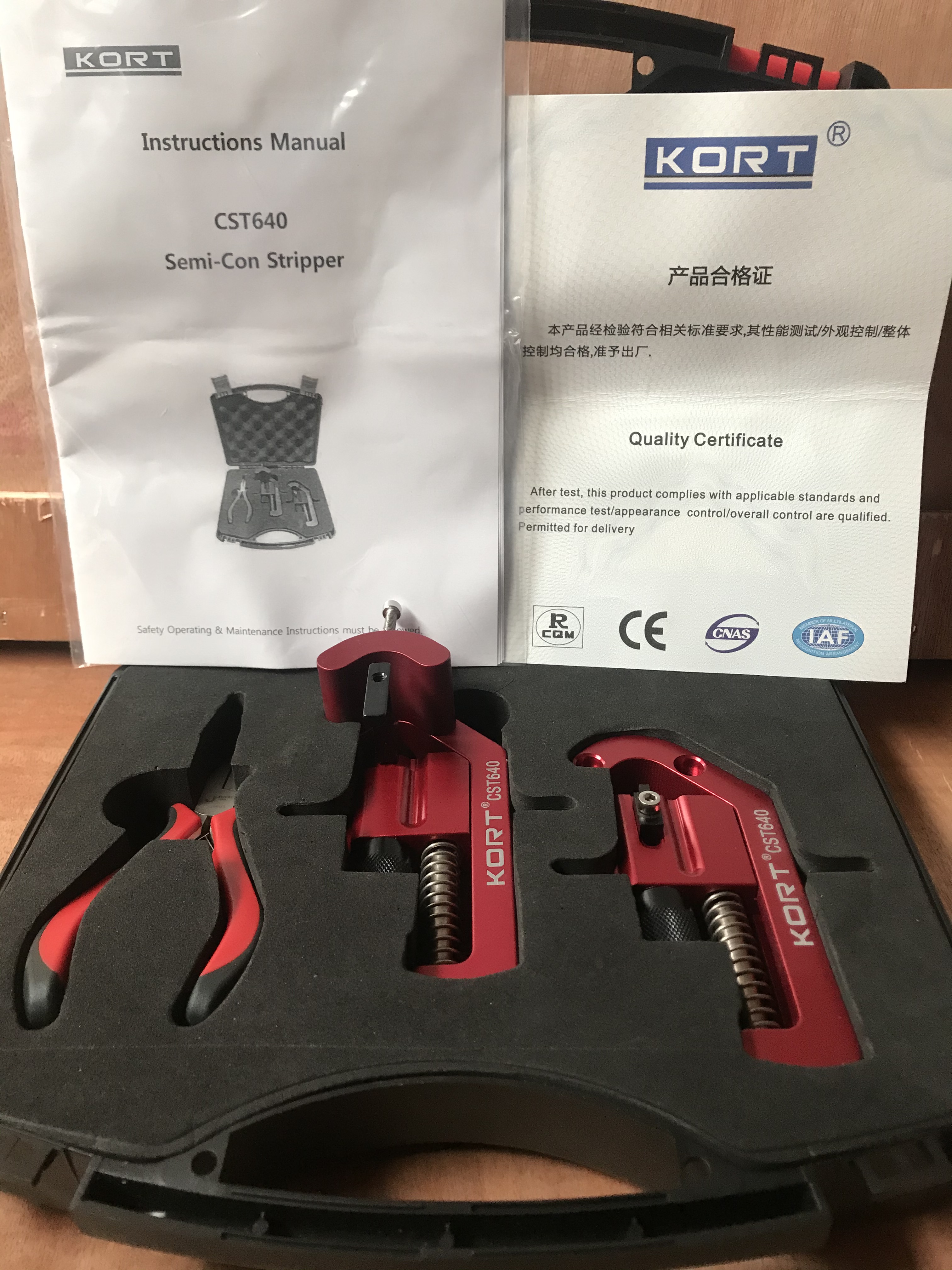 Dụng cụ bóc vỏ cáp KORT CST640